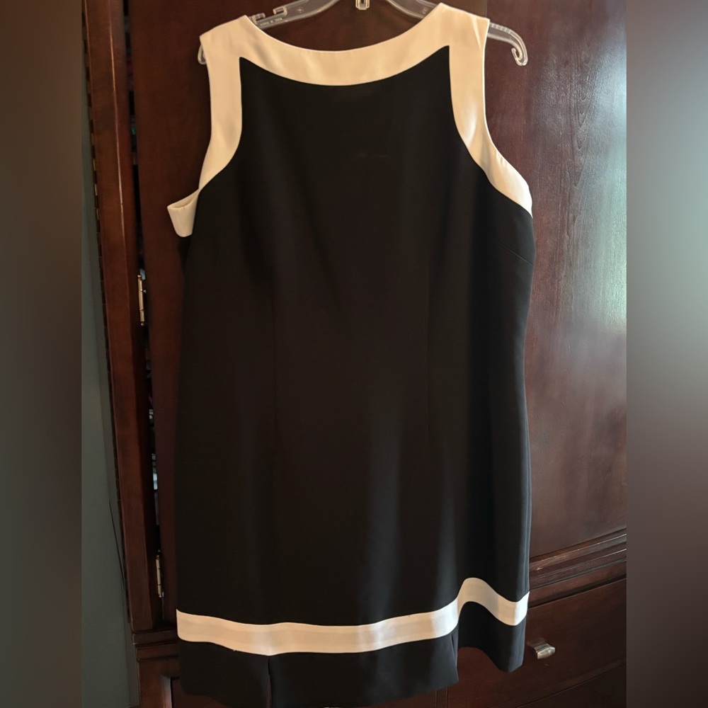 Amanda Smith Elegant Black and White Tank Dress